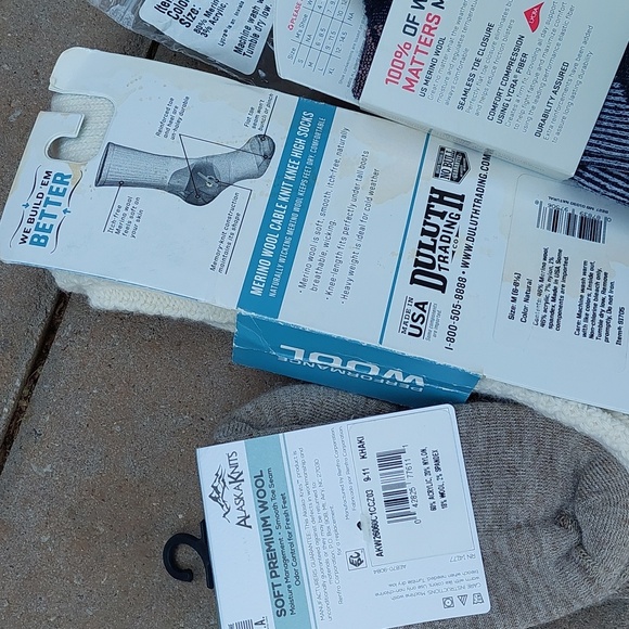 Bundle Smartwool Mittens Duluth Trading Co Farm to Feet Alaska Socks Merino Wool - Picture 14 of 16